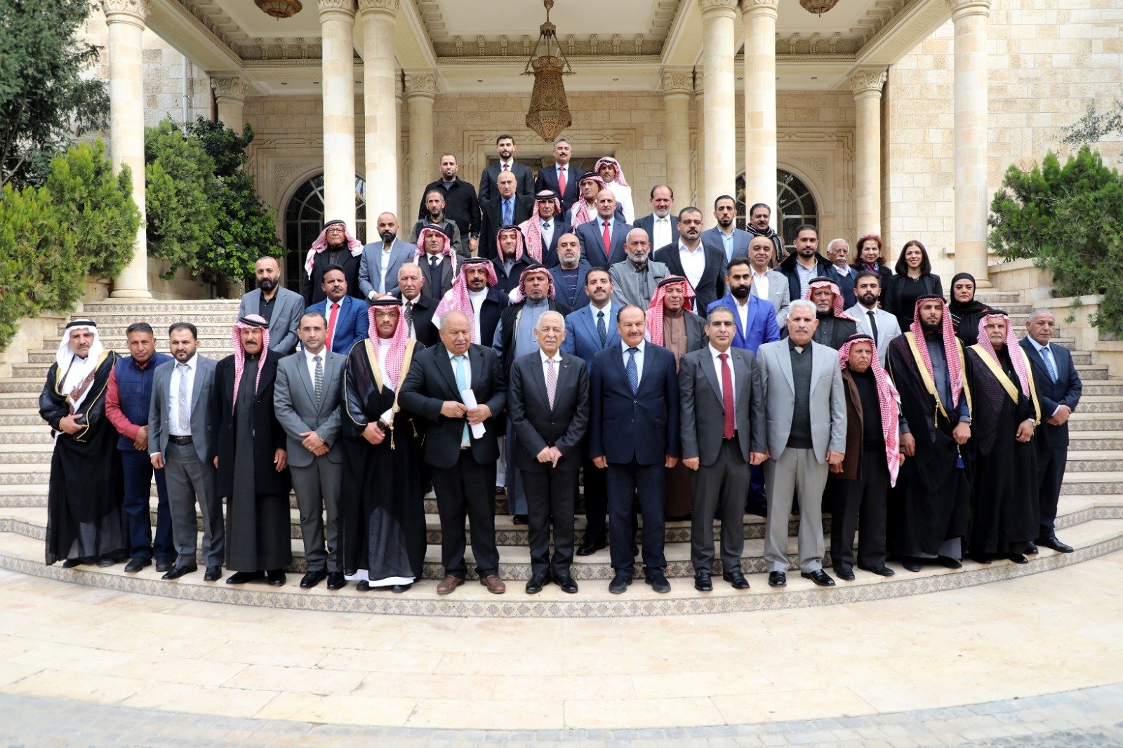 العيسوي يلتقي وفدًا من أبناء عشيرة الرواجفة