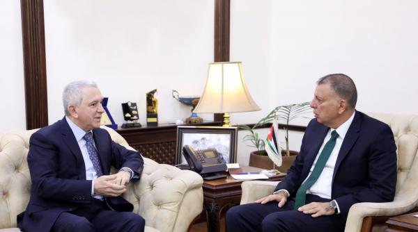 Minister Al-Faraya receives Azerbaijan's ambassador Abdullayev