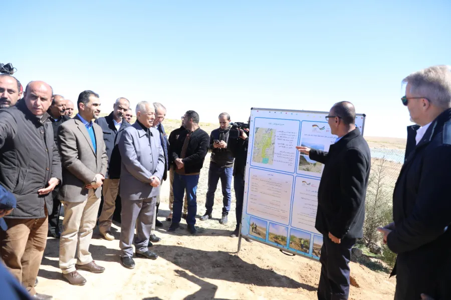  رئيس الديوان الملكي الهاشمي يتفقد تنفيذ المرحلة الرابعة من مشروع "جذور" بالكرك