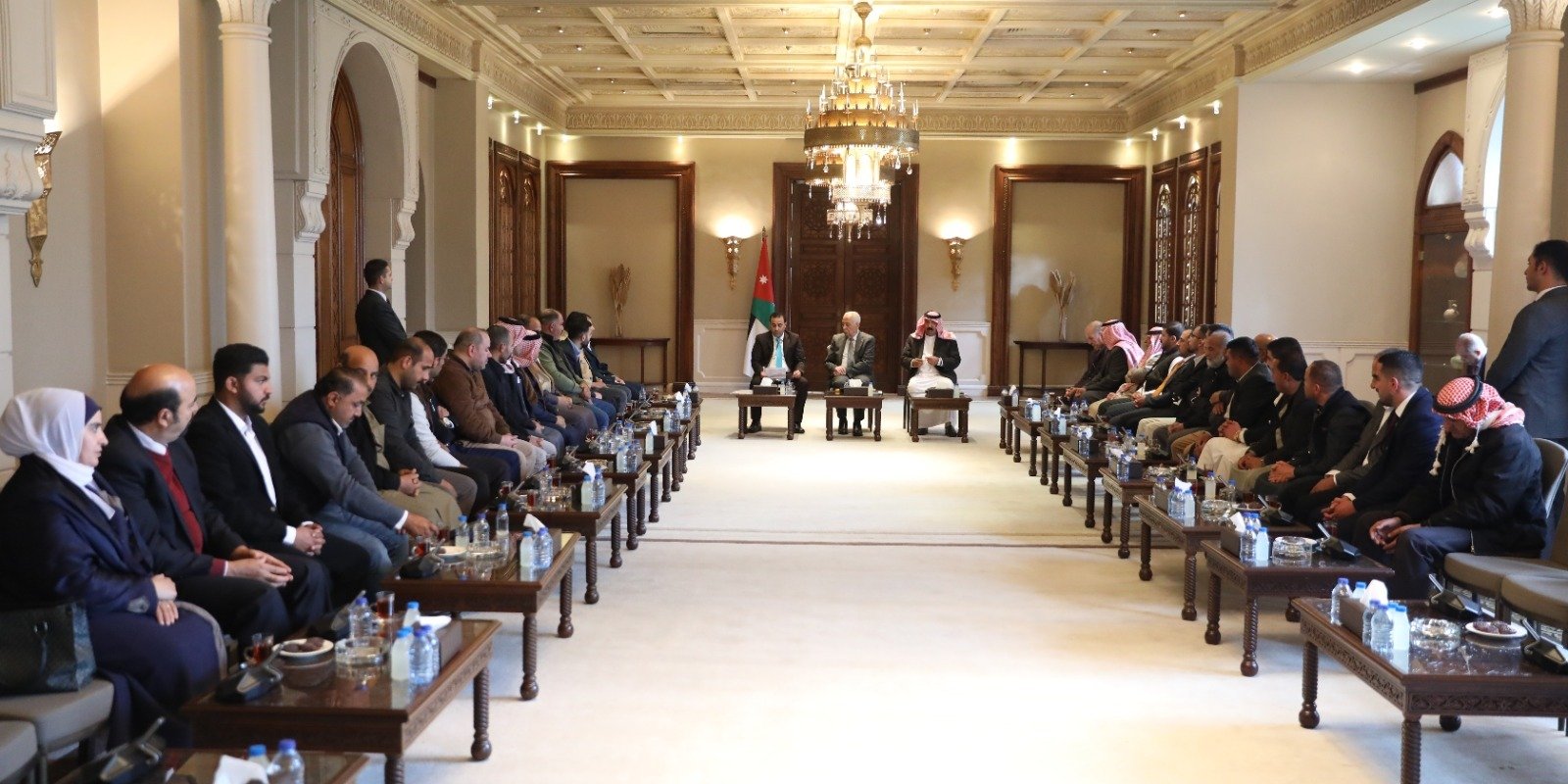 خلال لقائه وفدا من أبناء عشيرة المشاقبة .. العيسوي: سياسة الملك الحكيمة تعزز مسيرة الأردن وترسخ حضوره إقليميا ودوليا