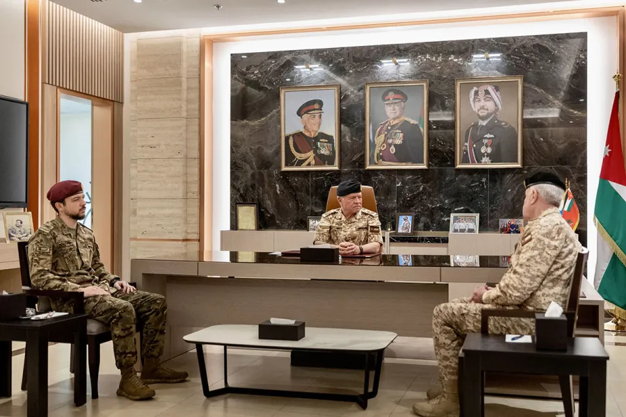 King visits JAF General Command, commends efforts of army, security agencies in protecting Jordan