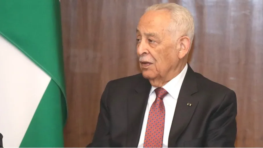 العيسوي ينقل تعازي الملك وولي العهد إلى عشيرة الصمادي