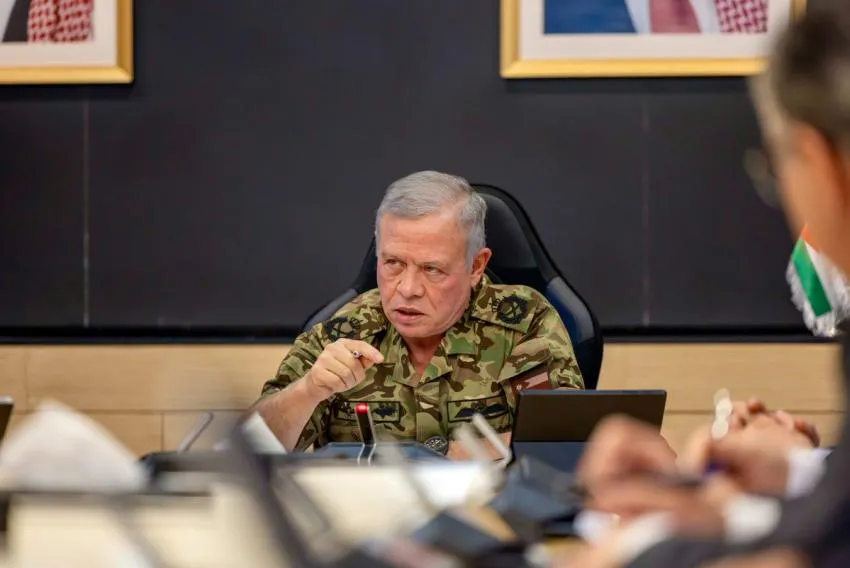 King chairs meeting at crisis centre to review readiness of state agencies to deal with impact of regional developments