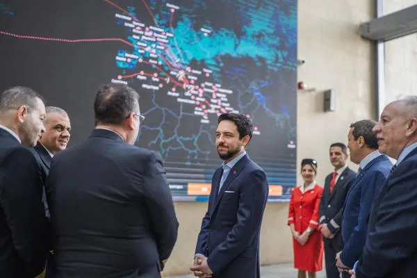 Crown Prince visits Royal Jordanian Airlines