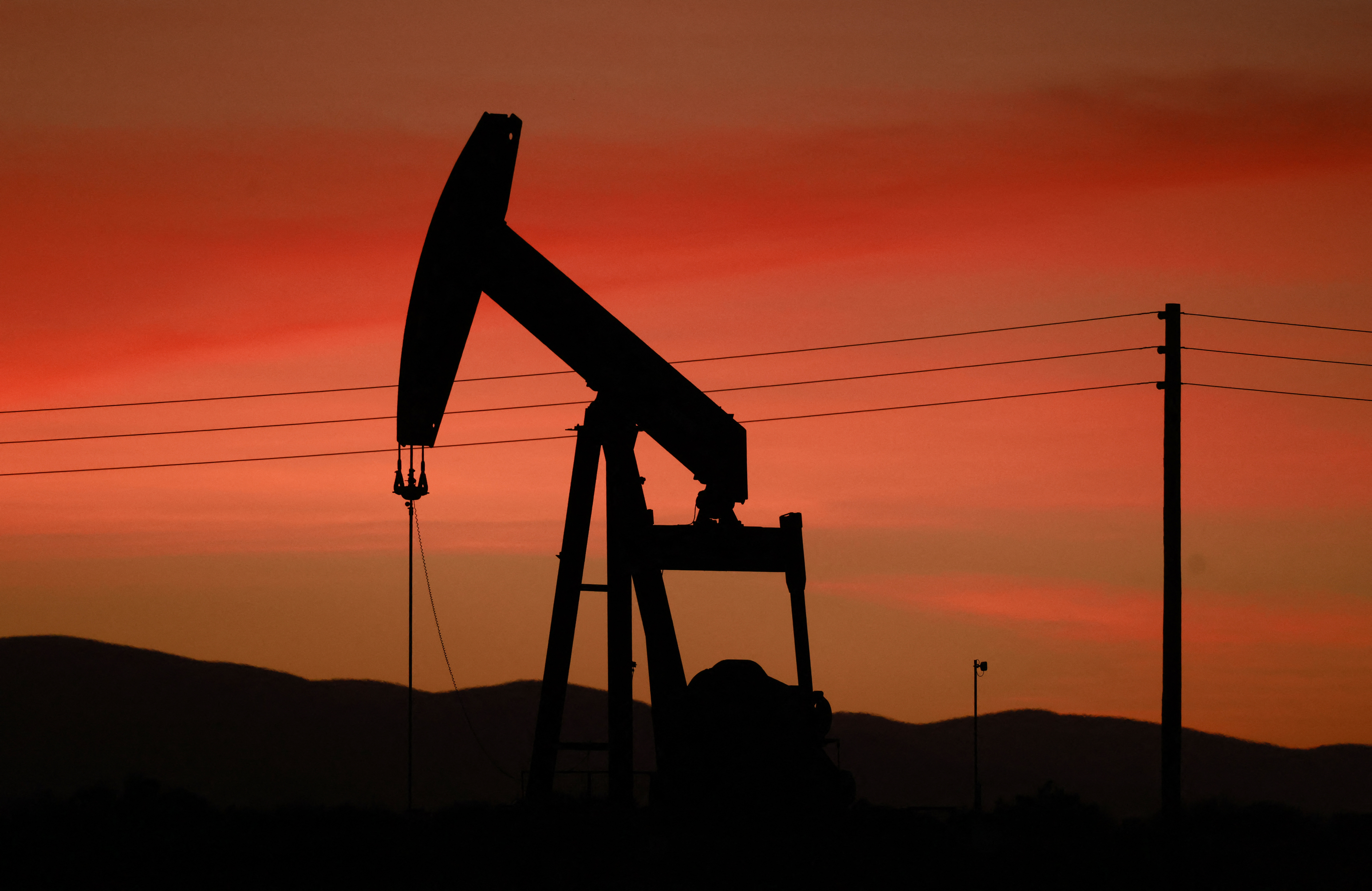 US eases Russian oil restrictions amid energy market turmoil