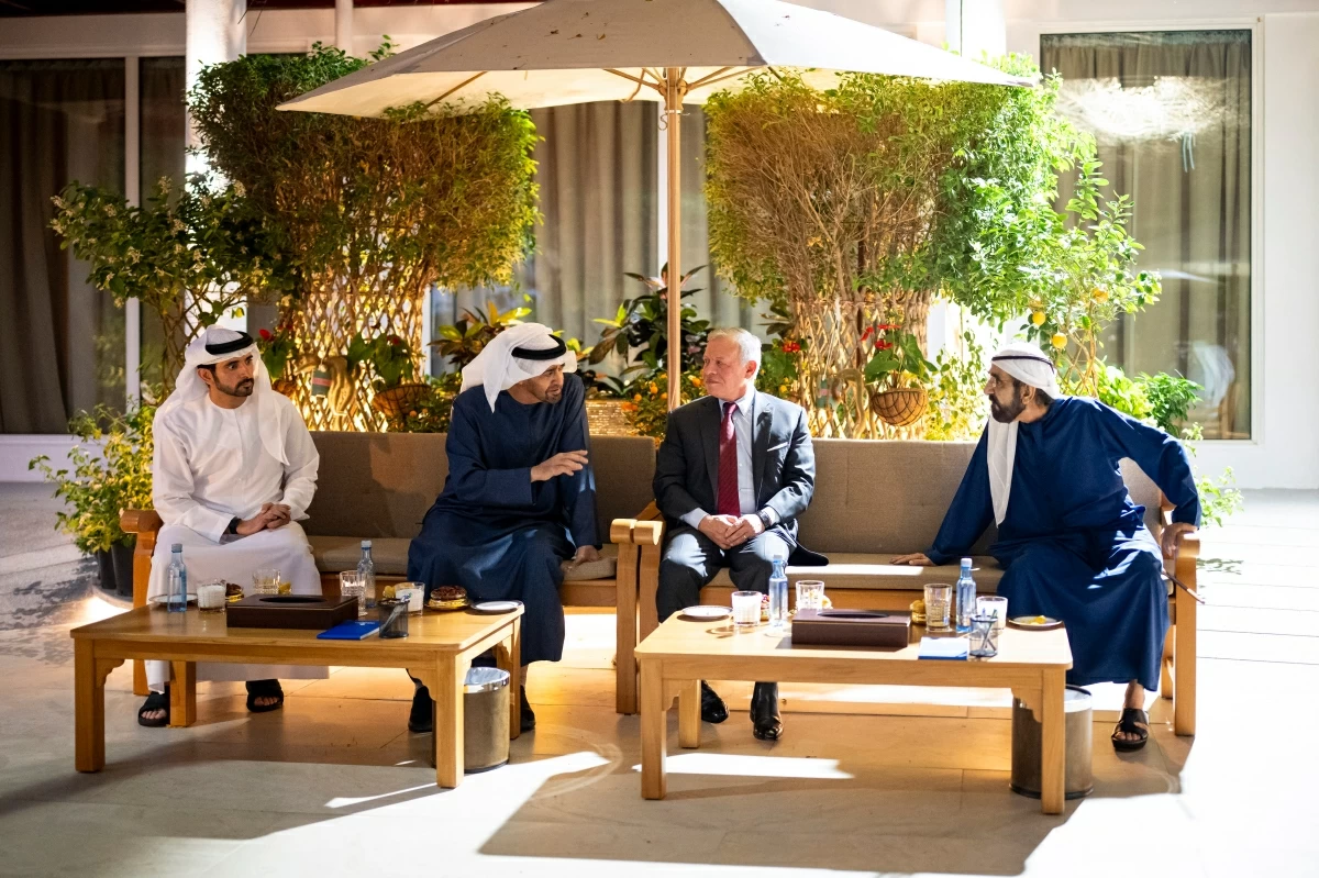 King meets UAE president to discuss regional developments