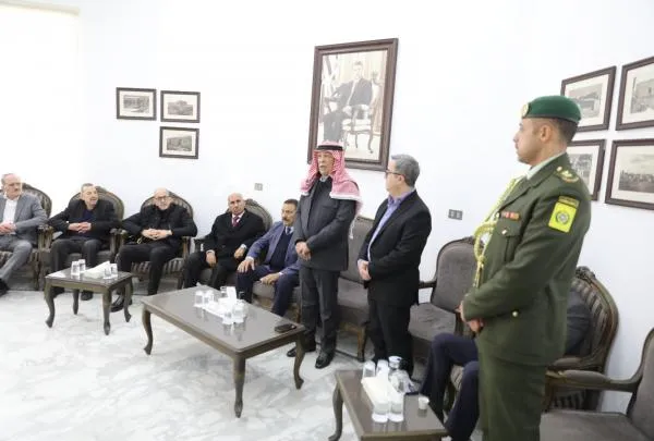 مندوبا عن الملك وولي العهد .. العيسوي يعزي آل عبد الجابر