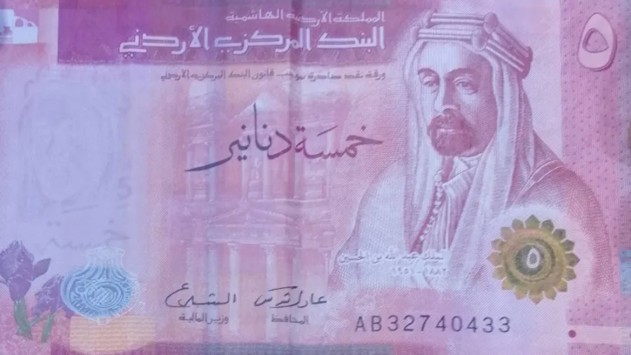 Central Bank issues new 5-dinar notes with updated signatures