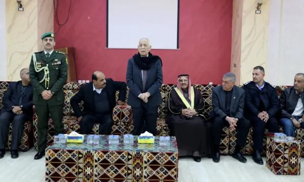 مندوبا عن الملك وولي العهد .. العيسوي يعزي عشيرة الصقور