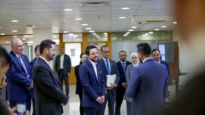 Crown Prince visits Ministry of Digital Economy, meets Sanad developers