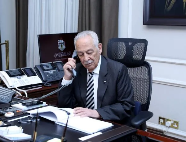 مندوبا عن الملك وولي العهد .. العيسوي يعزي عشيرة البقور