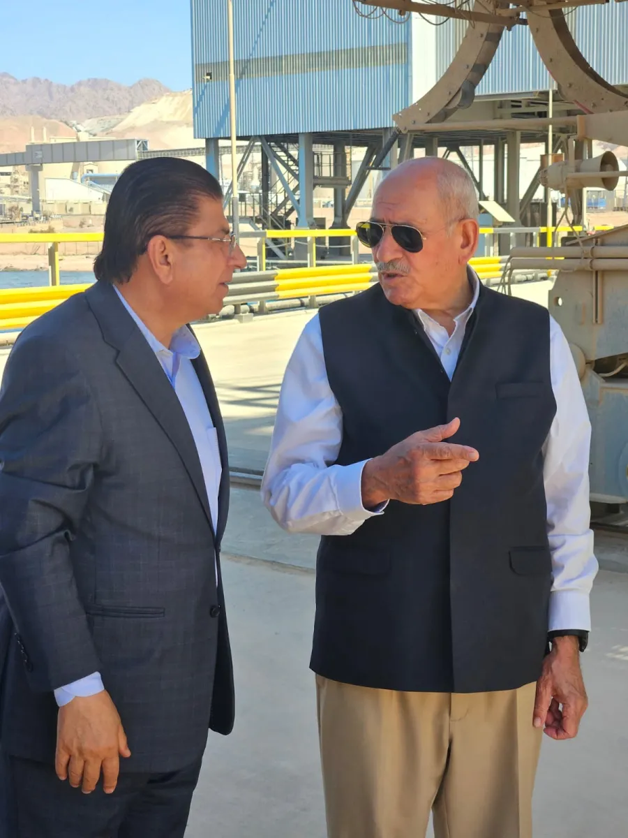 الذنيبات يتفقد ميناء تصدير الفوسفات والمجمع الصناعي في العقبة