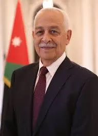 العيسوي ينقل تمنيات الملك ولي العهد بالشفاء العاجل للشاعر حيدر محمود