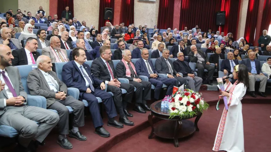 العيسوي يرعى احتفالات جامعة إربد الأهلية باليوم الوطني للعلم الأردني