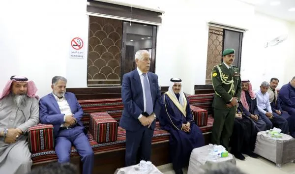 العيسوي ينقل تعازي الملك وولي العهد إلى عشيرة القطارنة