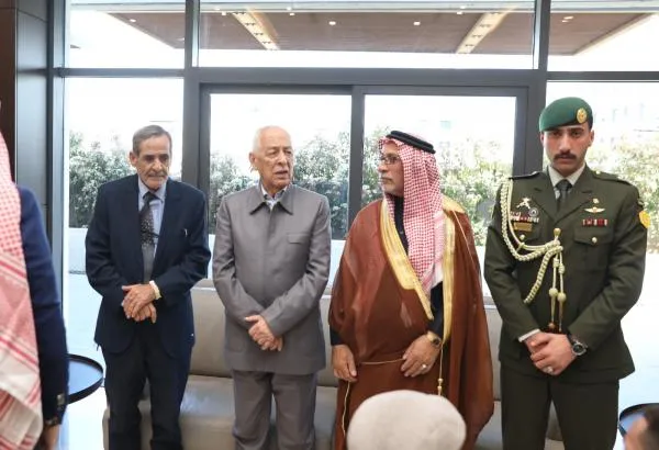 مندوبا عن الملك وولي العهد .. العيسوي يعزي إرشيد والحديد والمجالي