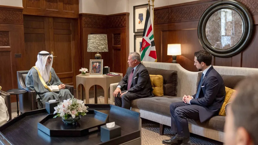 King receives Kuwait foreign minister