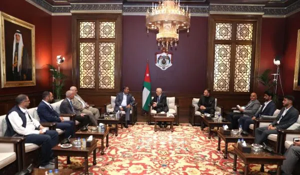 العيسوي يلتقي وفدا من أكاديمية شباب الكرك