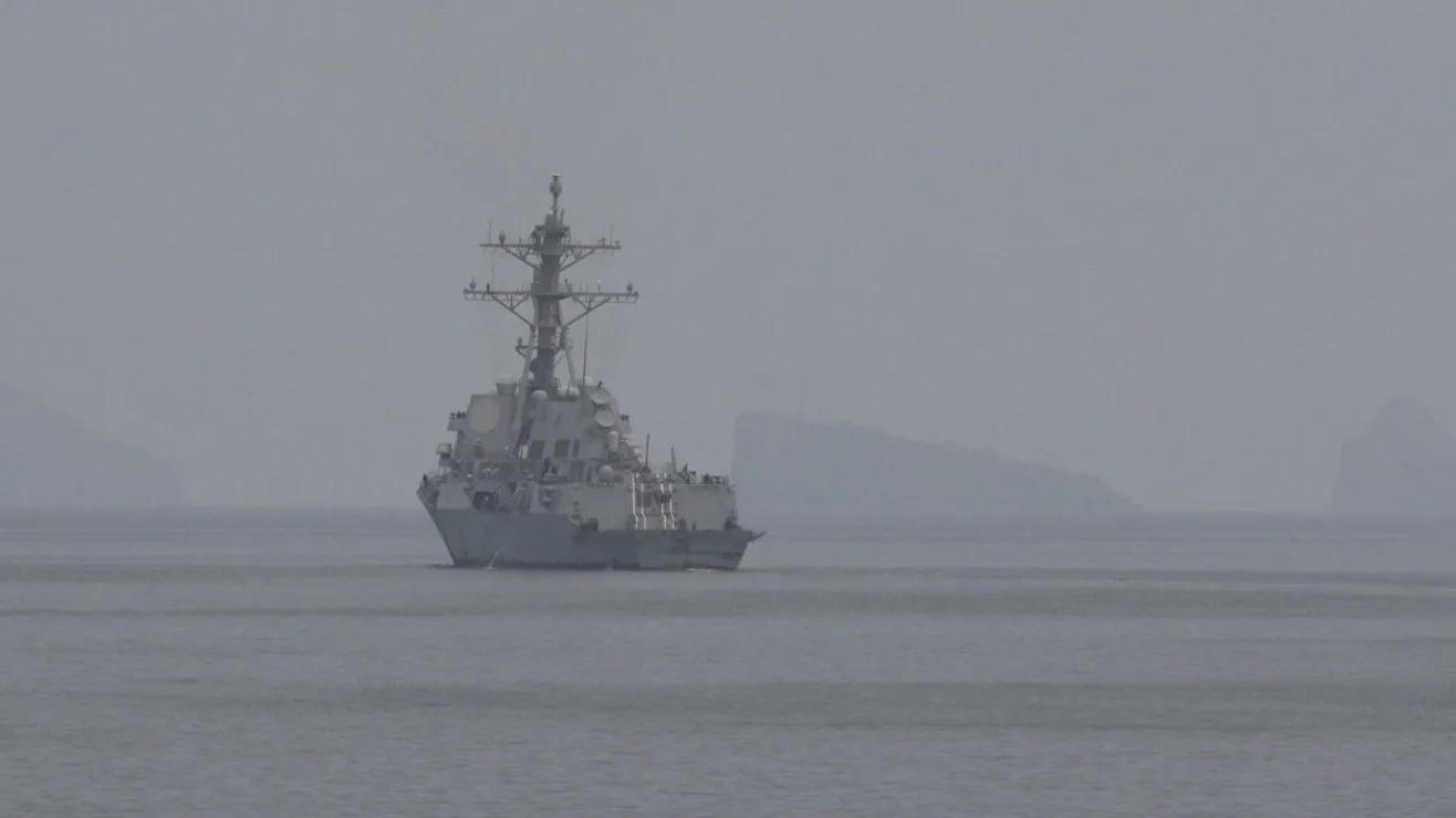 US says it has missile destroyers in Gulf and two American ships have crossed Strait