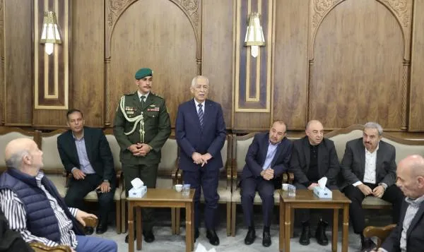 مندوبا عن الملك وولي العهد .. العيسوي يعزي آل الجندي