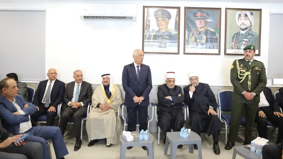 مندوبا عن الملك وولي العهد.. العيسوي يعزي بوفاة شقيق وزير الزراعة السابق