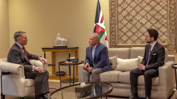 King receives Australia defense minister
