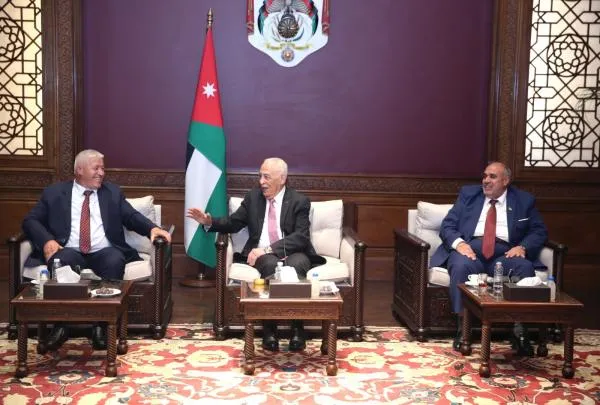 العيسوي يلتقي وفدا من أبناء عشائر الطراونة