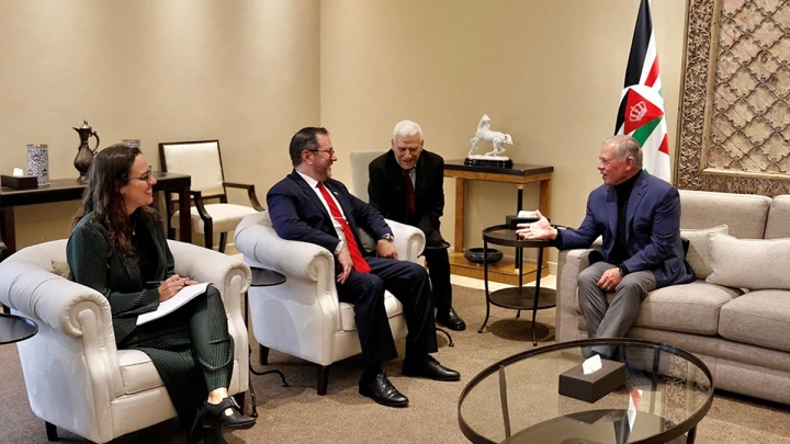 King receives Venezuela FM