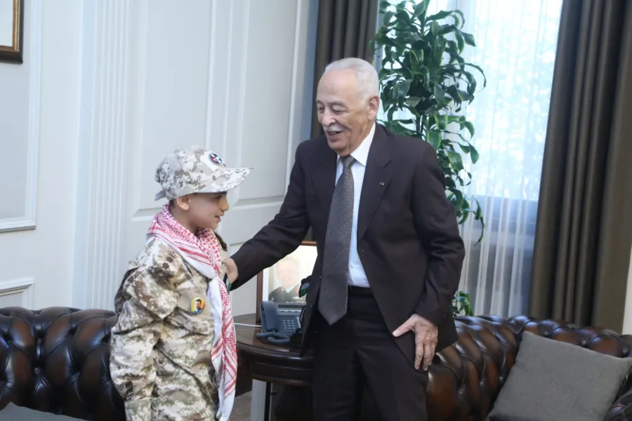   العيسوي يستقبل الطفل كرم الكفريني ويثمّن اعتزازه بالقيادة الهاشمية ومسيرة الوطن- فيديو