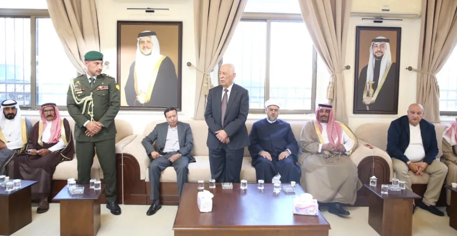 مندوبا عن الملك وولي العهد.. العيسوي يعزي عشائر العدوان والفايز والسحيم
