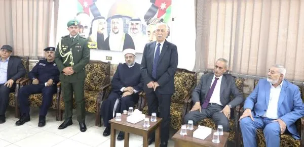 مندوبا عن الملك وولي العهد .. العيسوي يعزي عشيرة بني هاني