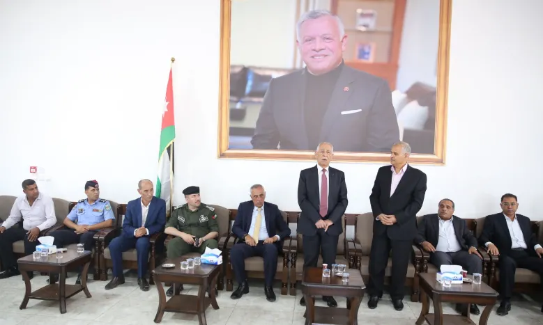 مندوبا عن الملك وولي العهد.. العيسوي يعزي عشيرة الخضير