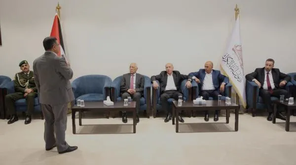 مندوبا عن الملك وولي العهد .. العيسوي يعزي عشائر العوران والحلالمة والسعود