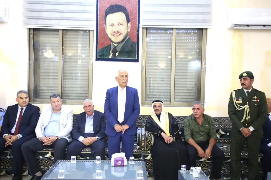 مندوبا عن الملك وولي العهد...العيسوي يعزي عشيرة الشبول