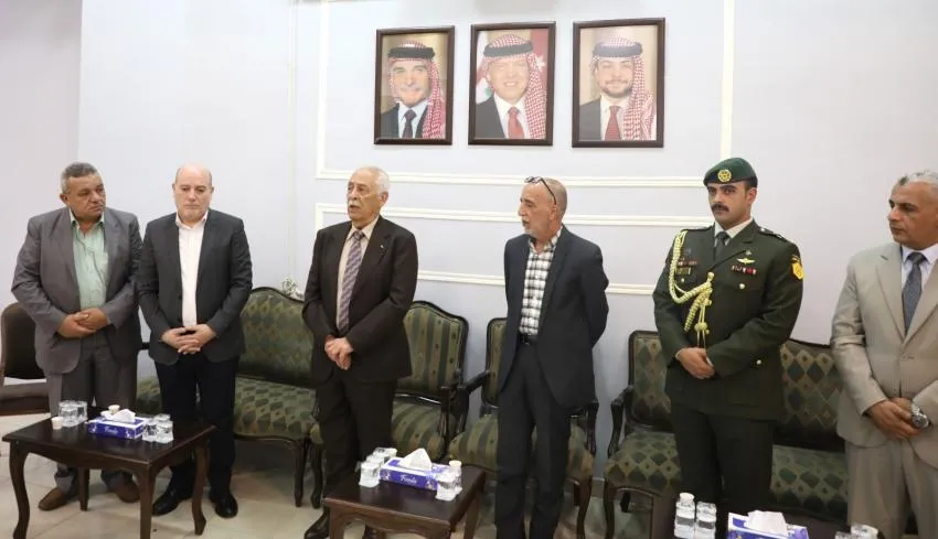 مندوبا عن الملك وولي العهد .. العيسوي يعزي الرواحنة والنمر