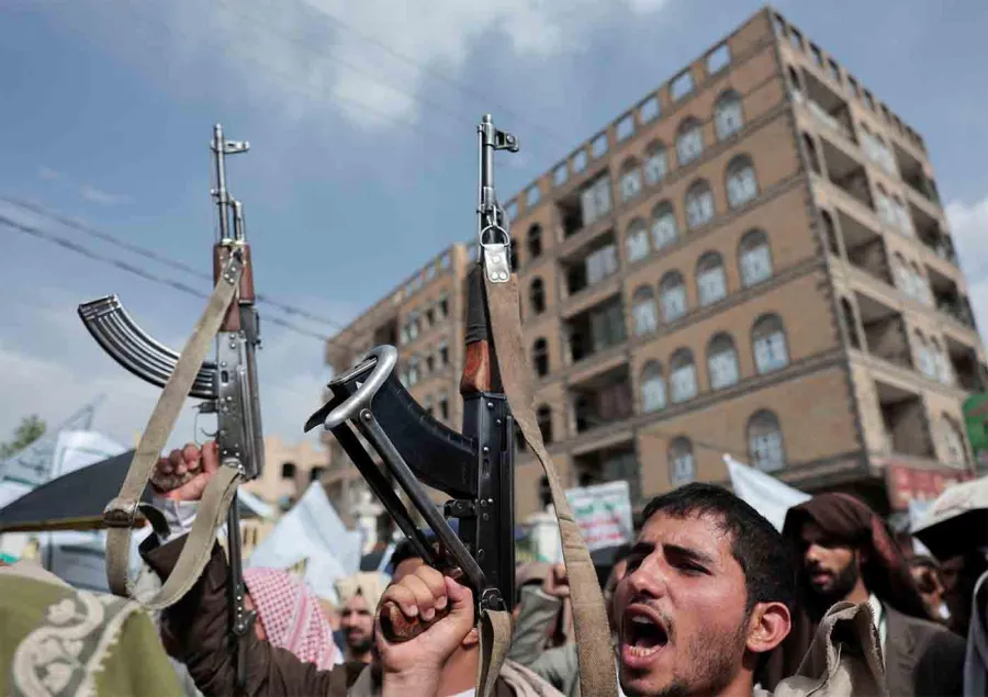 Yemen’s Houthis threaten Saudi targets over Iran flight to Sanaa