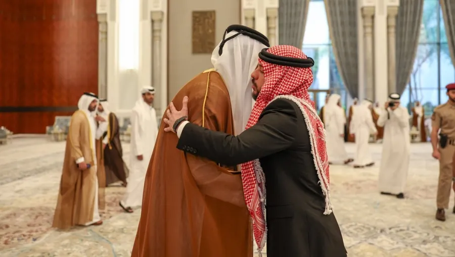 Crown Prince extends condolences to Qatar emir over passing of Sheikh Hamad