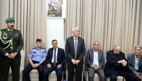 مندوبا عن الملك وولي العهد .. العيسوي يعزي عشائر حتر والهويدي والطراونة