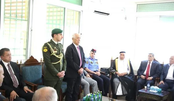 مندوبا عن الملك وولي العهد .. العيسوي يعزي عشيرتي الفواعير والخلايلة