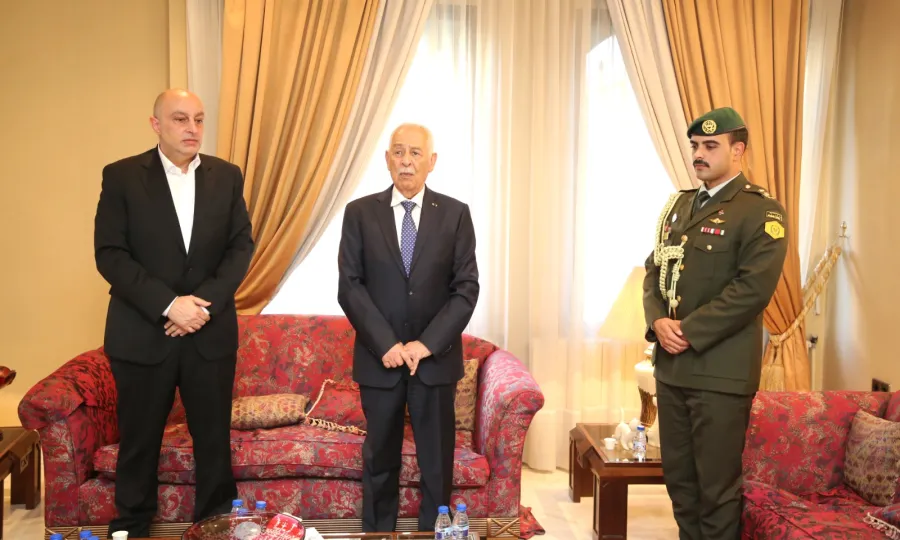 مندوبا عن الملك وولي العهد.. العيسوي يعزي الكيلاني والمومني والرواشدة