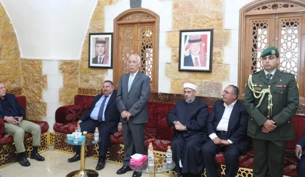 مندوبا عن الملك وولي العهد .. العيسوي يعزي الخصاونة وأبو رمان والعواملة