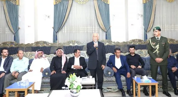 مندوبا عن الملك وولي العهد .. العيسوي يعزي عشيرة الشراري