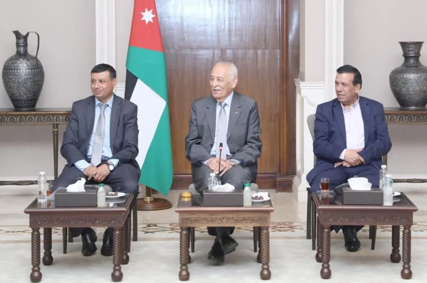 العيسوي يلتقي وفدا من لجان الأحياء والتوعية والاتصال بالزرقاء