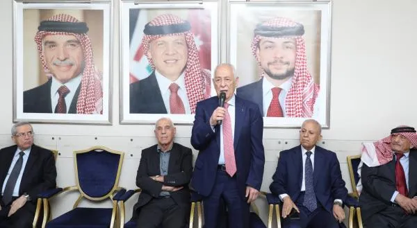 مندوبا عن الملك وولي العهد .. العيسوي يعزي الزريقات والسماوي