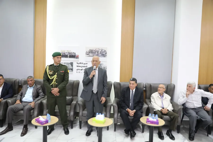 مندوبا عن الملك وولي العهد.. العيسوي يعزي آل الساطي