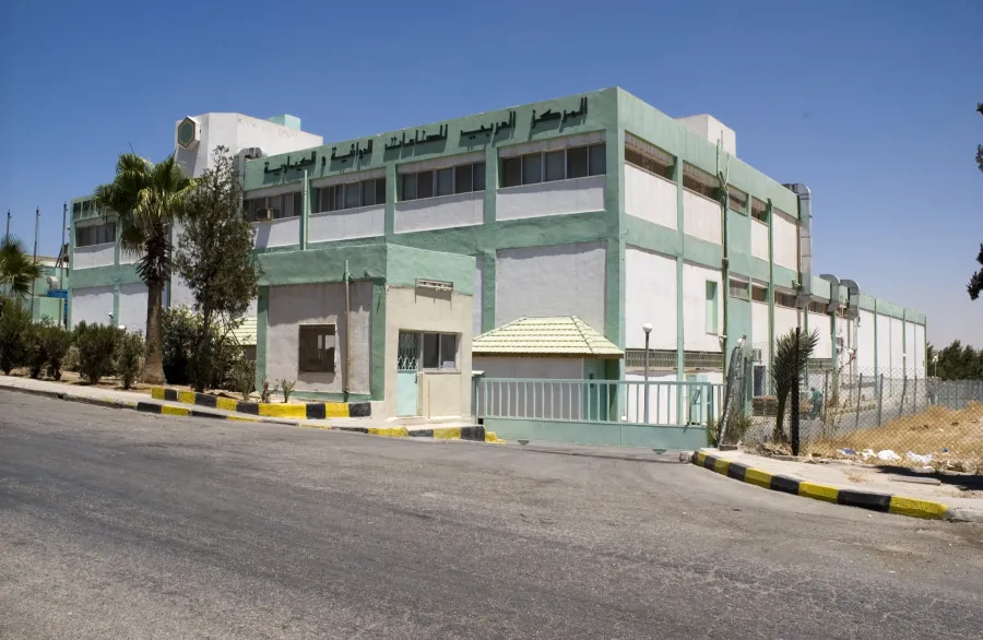 المركز العربي للصناعات الدوائية تحت ضغط مالي.. خسائر متراكمة وحجوزات على أصول وحسابات الشركة