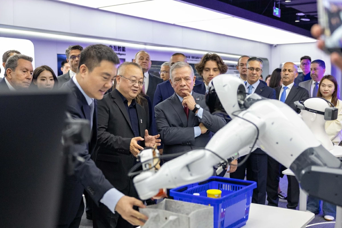 King visits robotics company in Shanghai