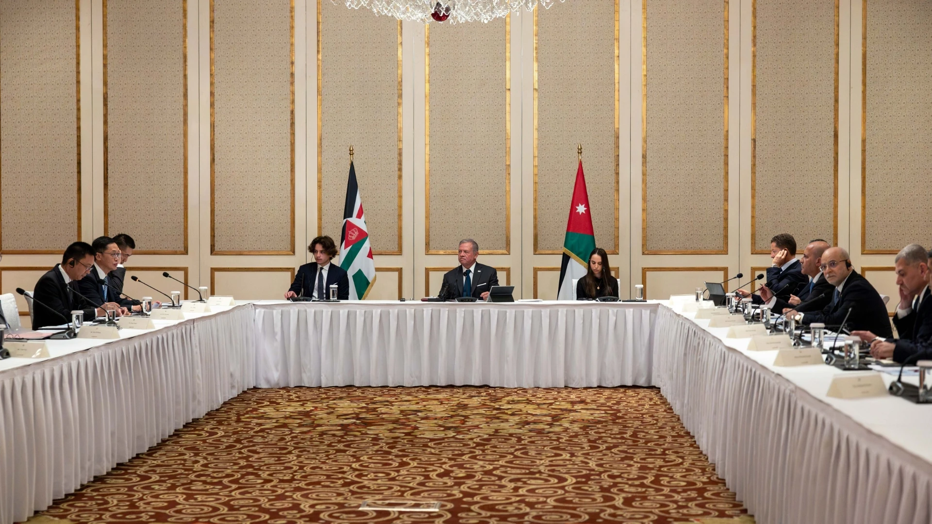 King meets with CEOs of leading Chinese companies in Shanghai