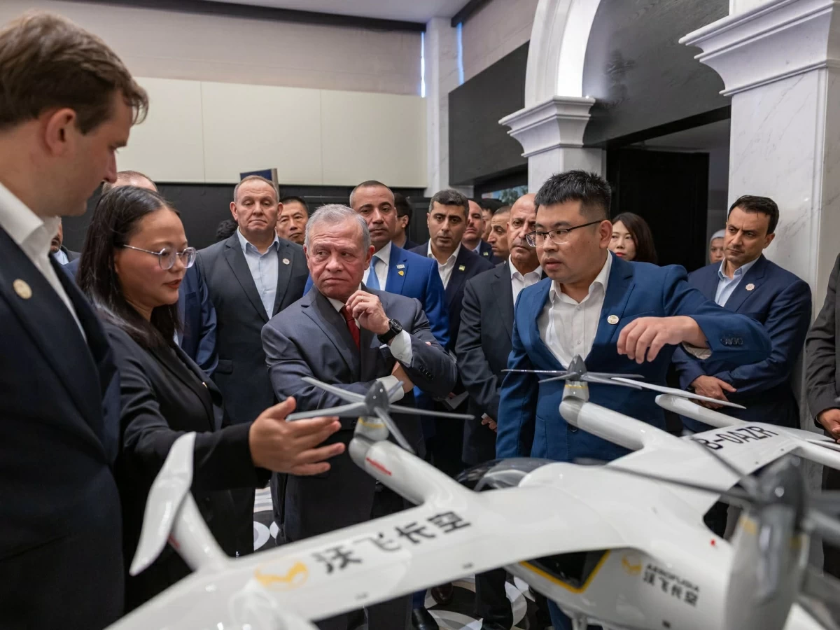 King visits Shenzhen showcase of Chinese companies, meets their senior executives