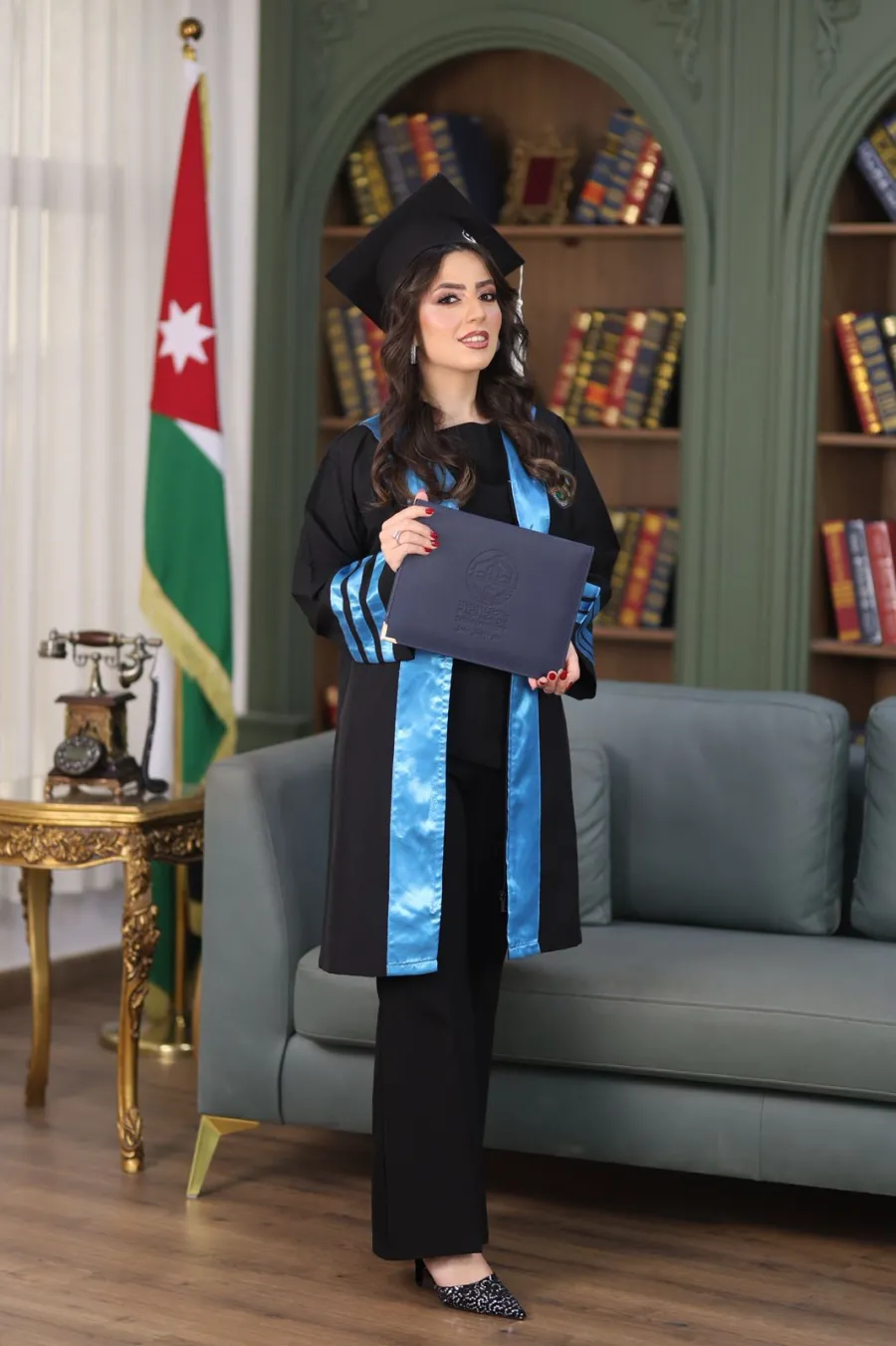 نور العطيات تبارك لإبنتها لجين بمناسبة تخرجها من  جامعة الزرقاء